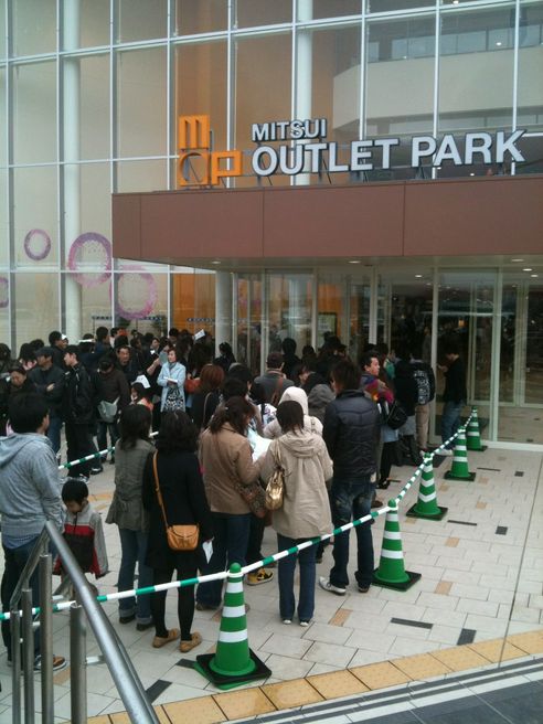 Entree Kibbles Going Crazy With Outlet Shopping At Mitsui Outlet Park In Sapporo Kitahiroshima Hokkaido Japan