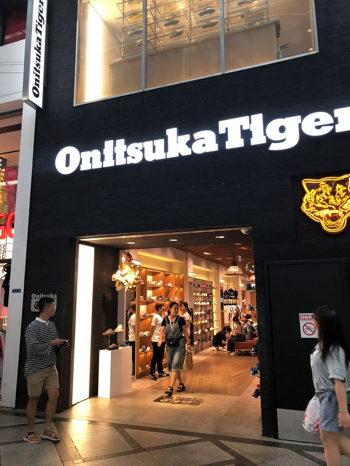 onitsuka tiger dotonbori