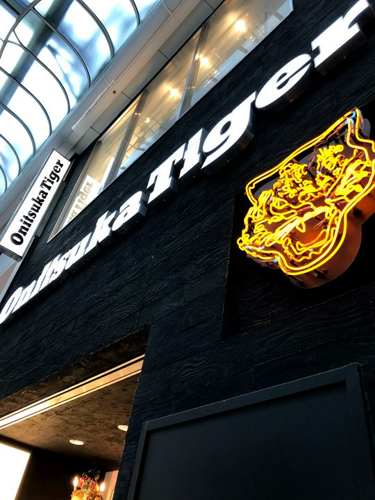 onitsuka tiger shinsaibashi